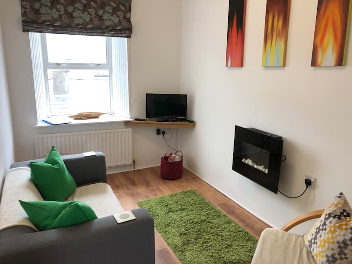 2nd Floor Apartment - Upper Bridge St, Town Centre