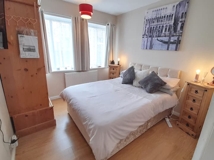 SPAVAĆA SOBA S PAMETNIM TELEVIZOROM OD 42 INČA 