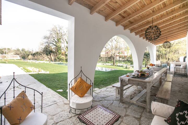 Magical Villa with pool and 5 bedrooms gallery image 2