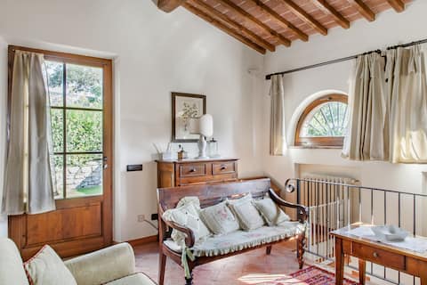 Top Airbnb: Explore Chianti from a Charming Stone House a Castellina In Chianti