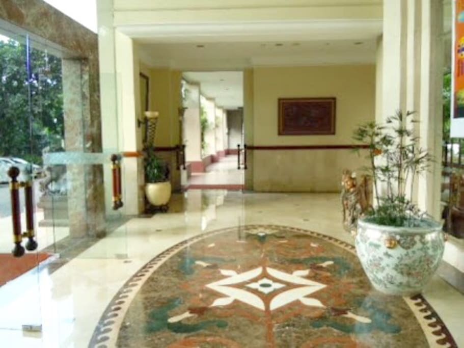 Main lobby of the apartment with 24 hour security