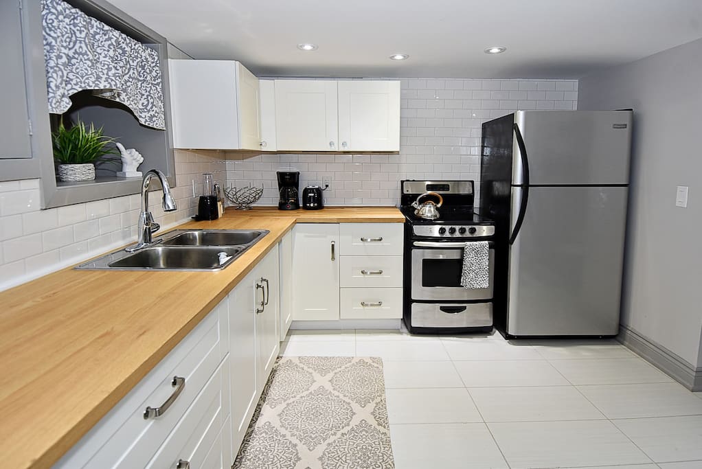 Brand New Fully Stocked Gourmet Kitchen