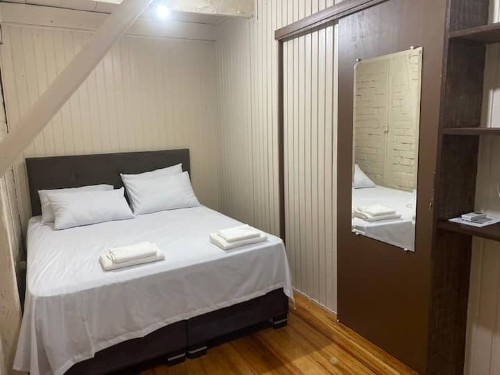 Bedroom (01). Box spring with pillows, bed and bath linens. Air conditioning. 
In this optional room with two EXTRA single beds.