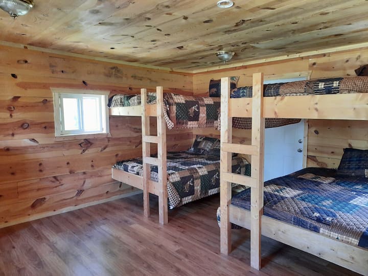 stapelbed met 4 tweepersoonsbedden