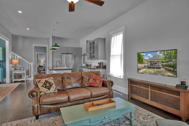 *Cozy, Clean, & In The Heart Of Avondale* - Birmingham, AL