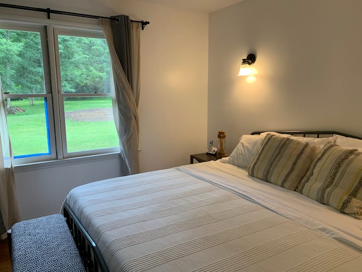 Master King-Size bed