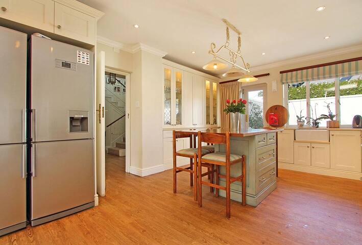 Southern Suburbs near Kirstenbosch gallery image 3