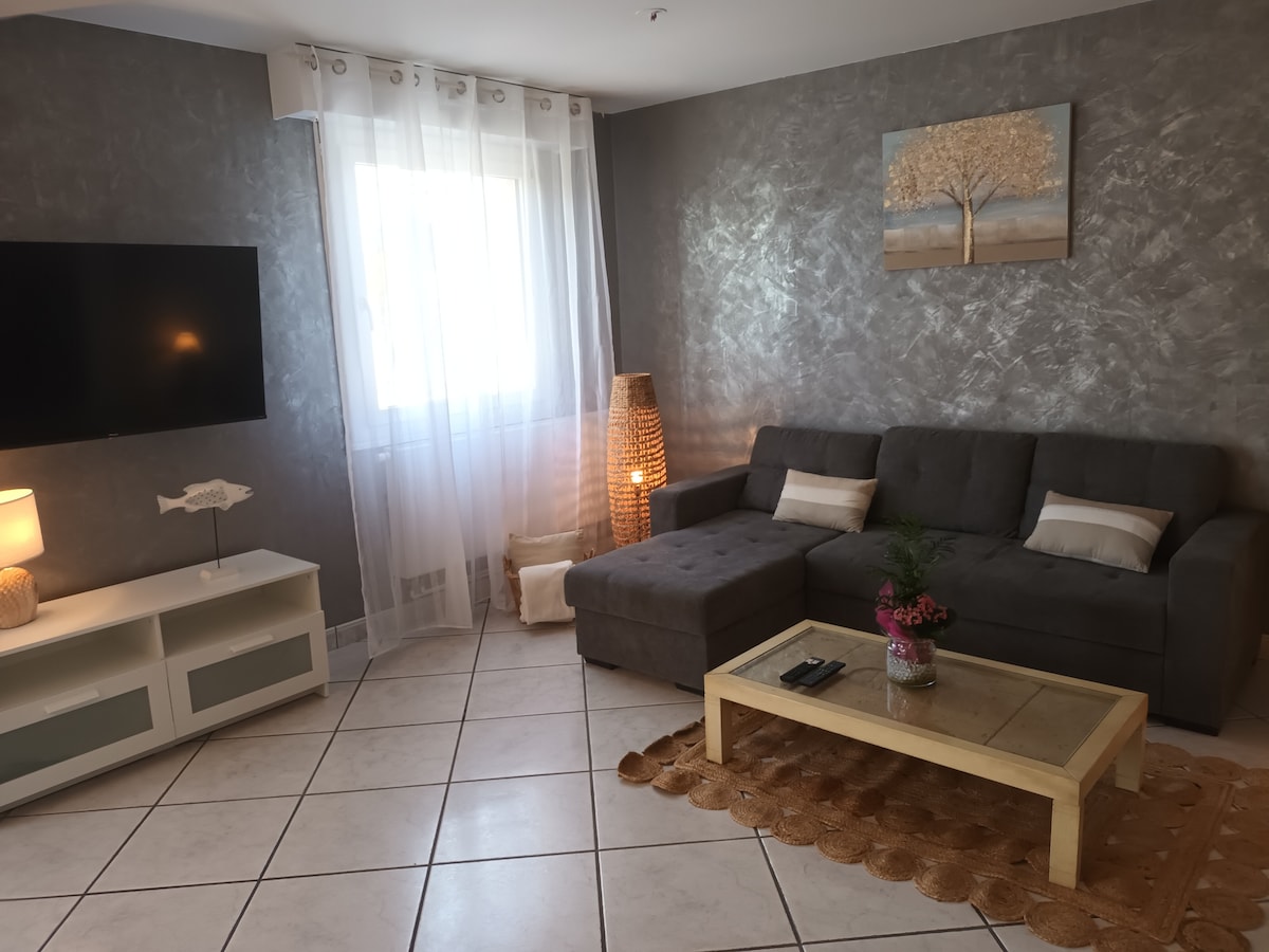 Successful Airbnb property: Like a fish in water - private parking in La Maladière