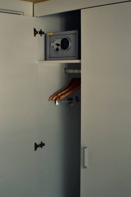 SAFETY BOX/GARDROBE