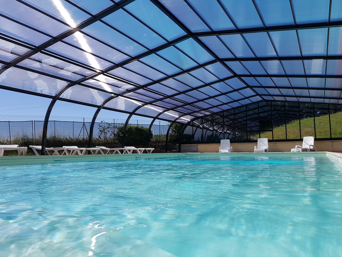 Tente safari — Séjour en pleine nature avec spa à Rhône à Sarcey — détail architectural