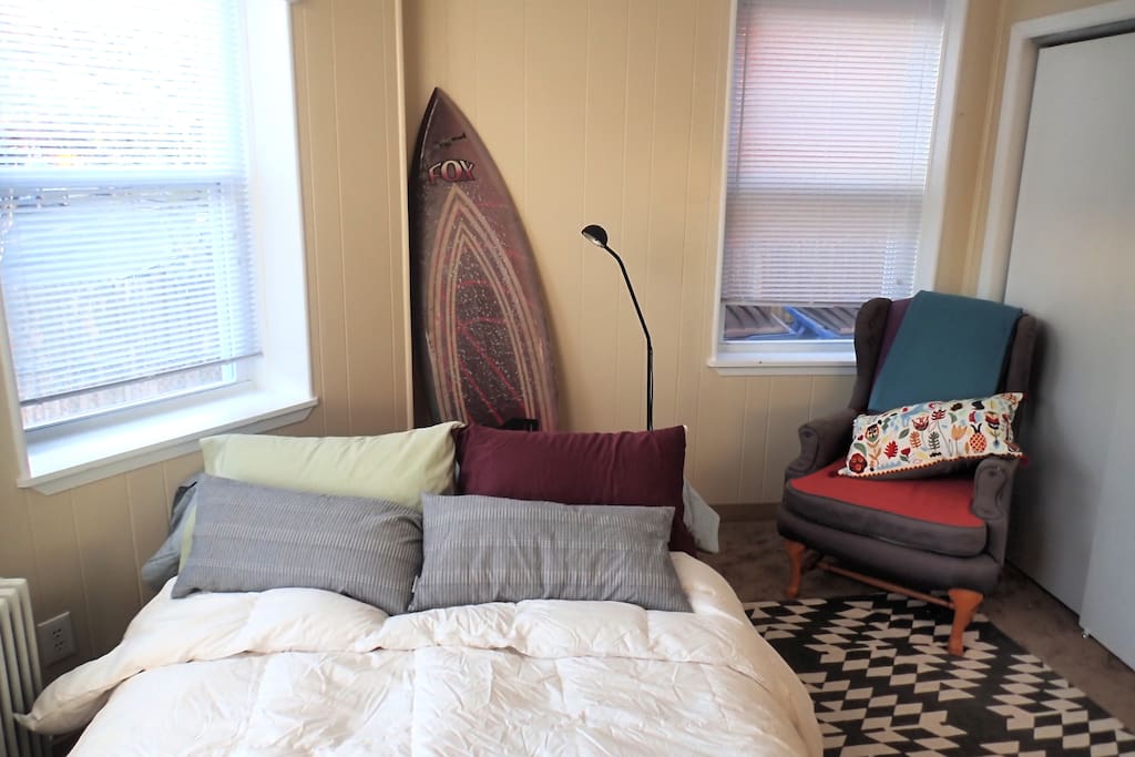 Full Bed Bedroom (Comfy Chair)