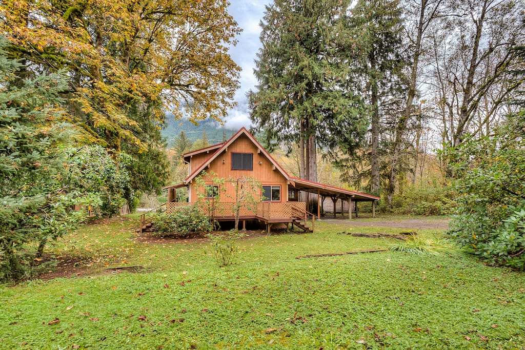 Private cabin located among the woods. Prefect for a quiet getaway.