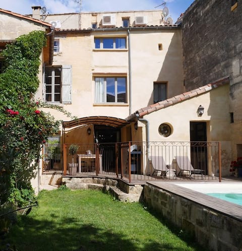 1800's Stone Townhouse In centre of historic Uzes