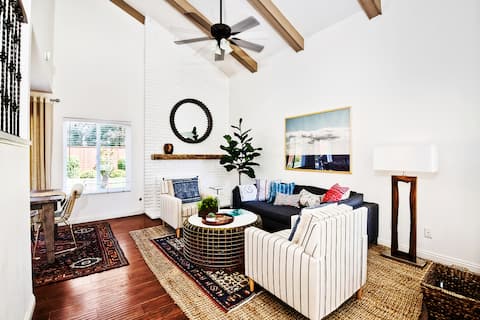 Top Airbnb: Beautifully designed 5 Bedroom home w/ large yard in Mira Mesa