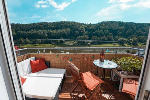 Enjoy the view: Maisonette apartment an der Elbe