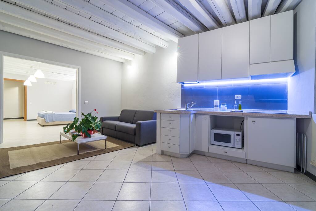 Living with kitchenette, with microwaves