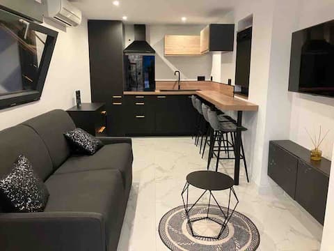 Popular Airbnb listing: Apartment with private pool 150 m from the sea in Roquebrune Sur Argens