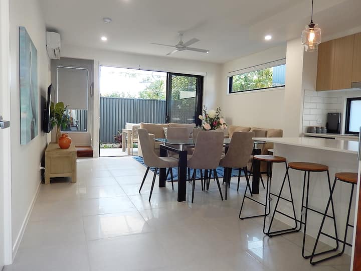 New architect design townhouse heart of Caloundra
