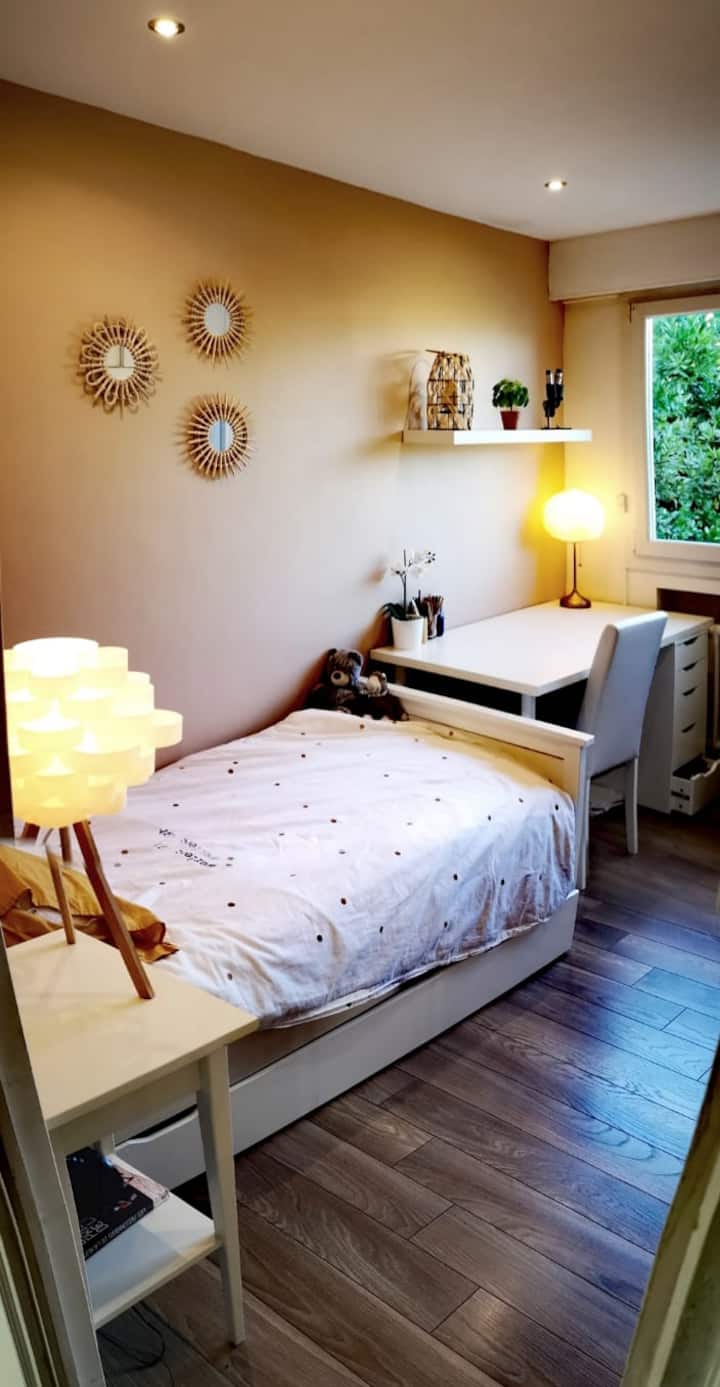 Habitación 2: una cama individual.