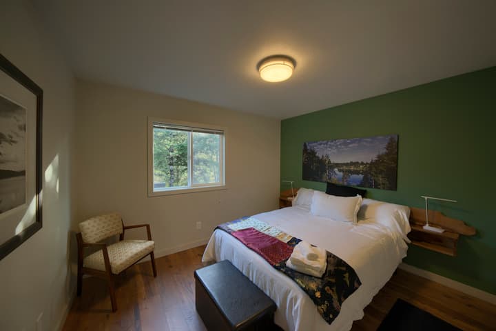 Second upstairs bedroom