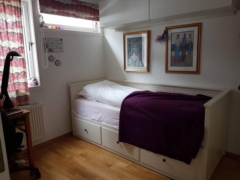 Soverom (single or double bed)
