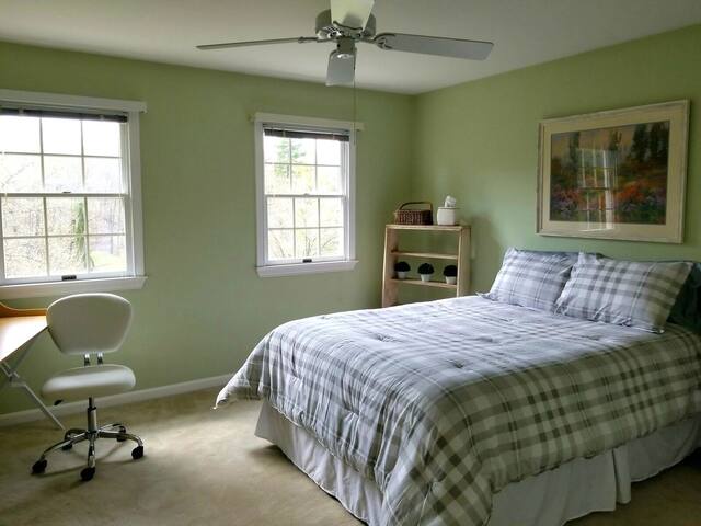 Travel in Style! Peaceful room with private bath.