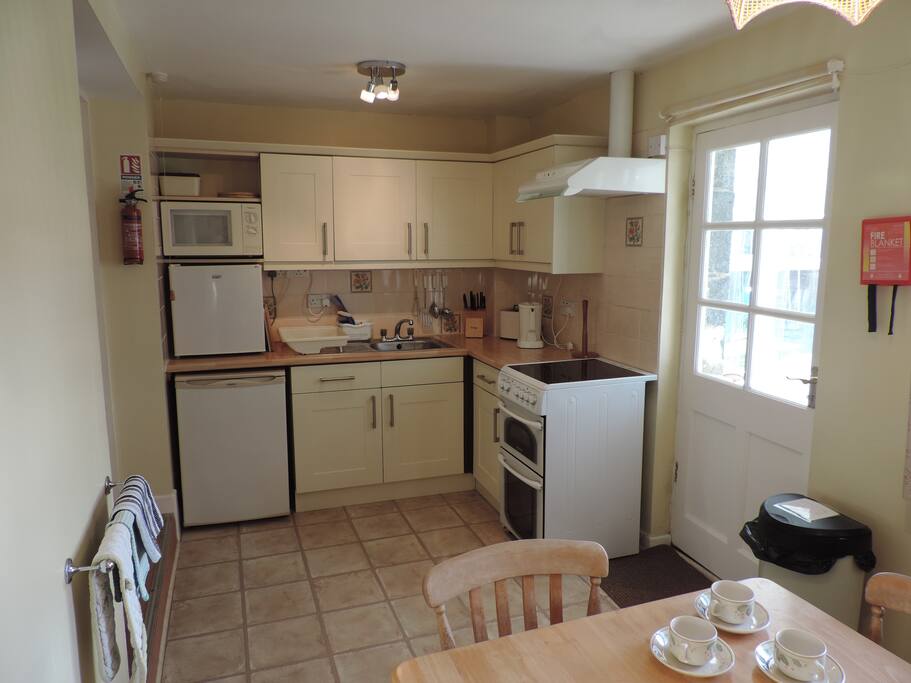 Fitted Kitchen, all electric.