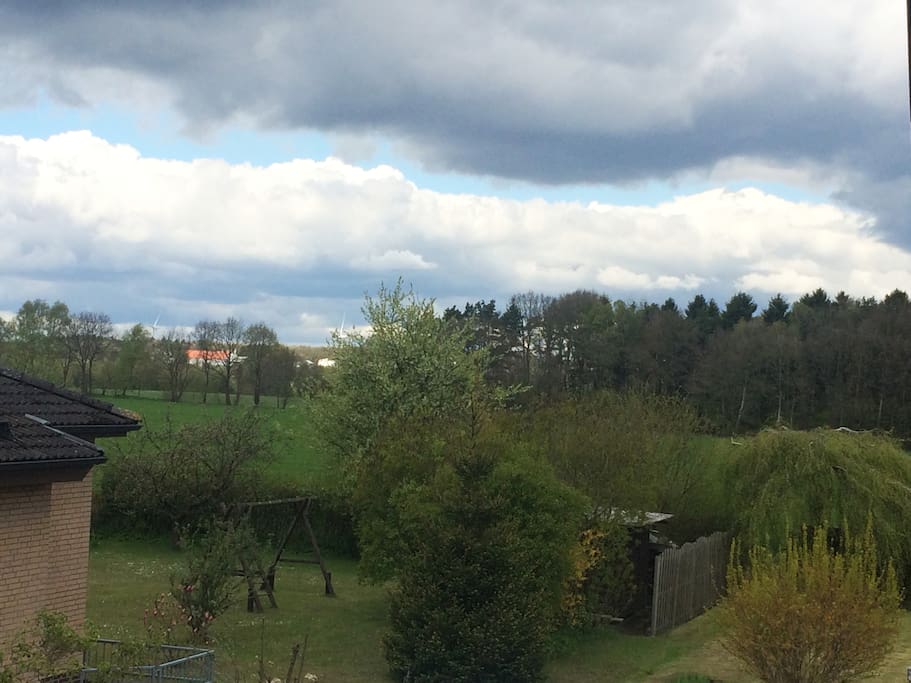 Blick auf die Felder in der Nachbarschaft