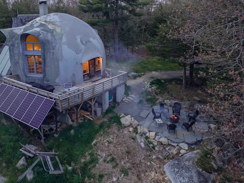Dome on 42 Acres, only 7 mins to Beach!