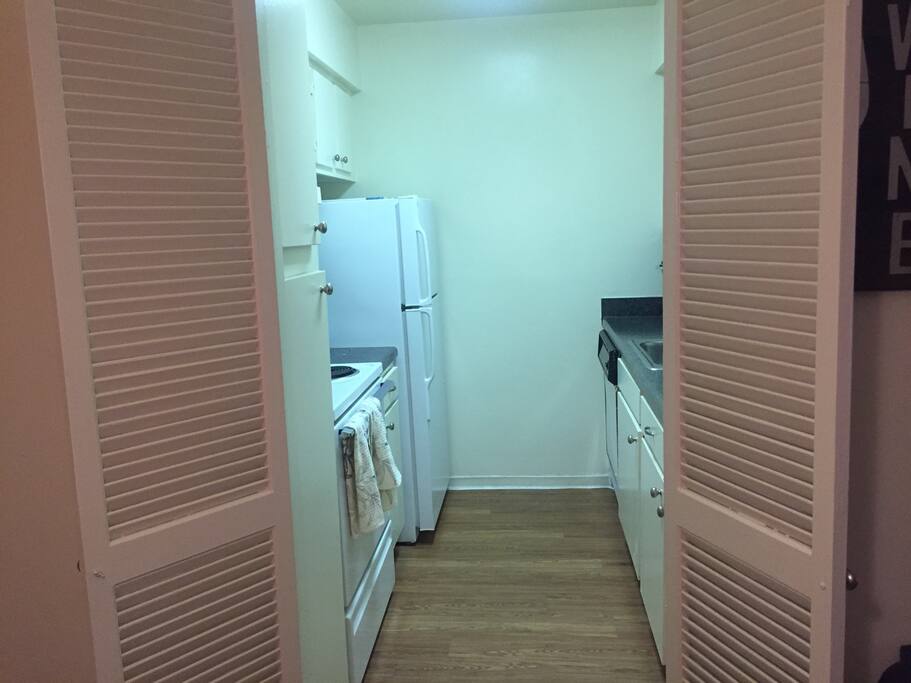 Full Kitchen with Fridge, Oven, Microwave, and Kuerig Machine!