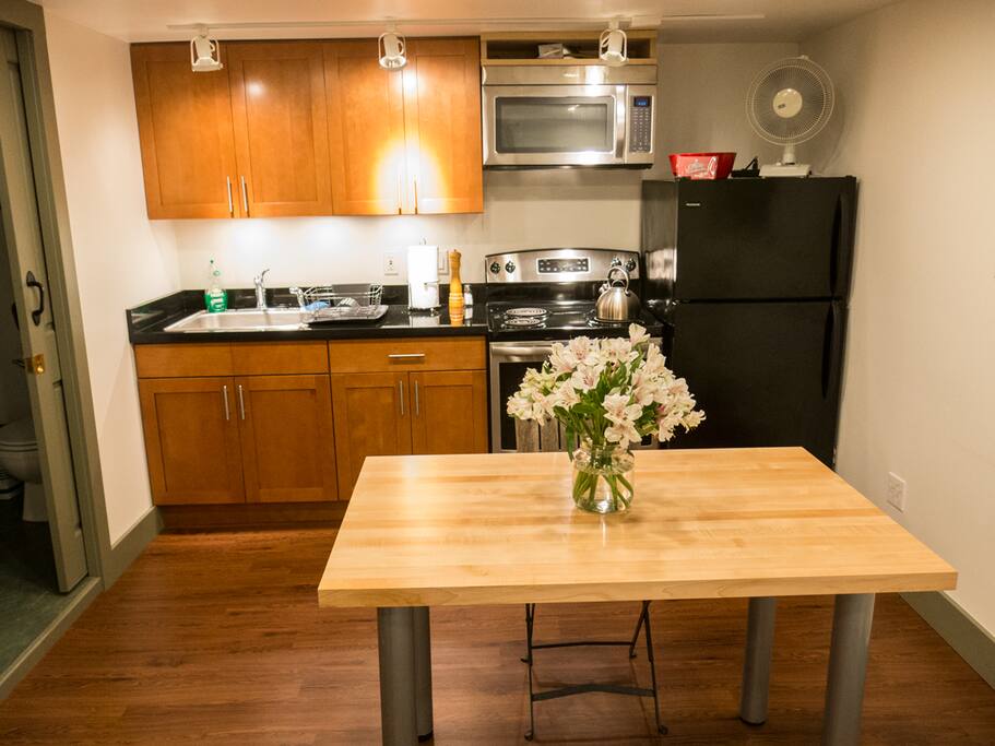 Brand new kitchen and dinette.