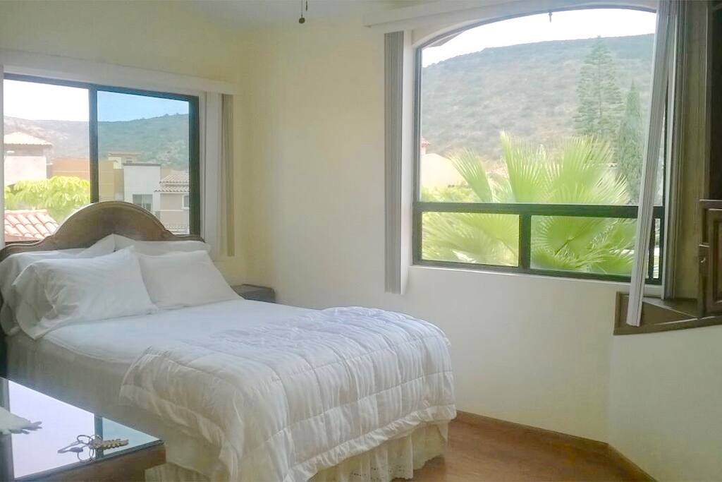 Cuarto del Rey with lots of light and large windows