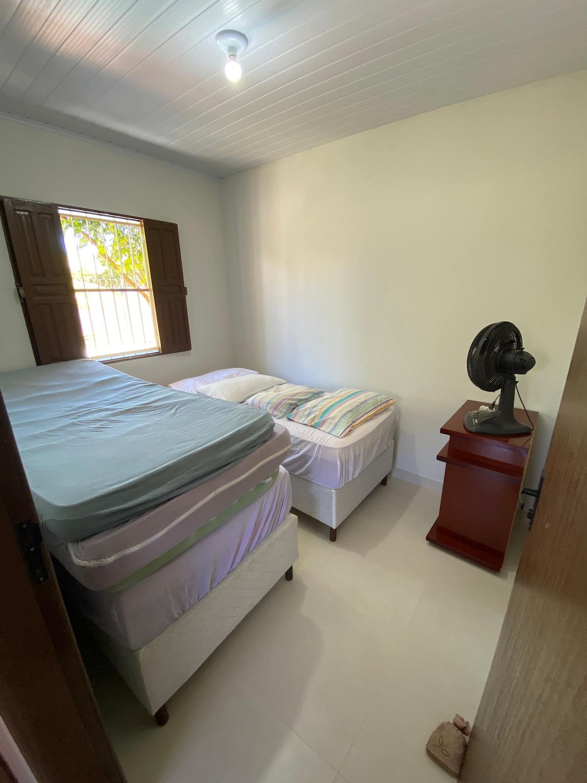 La chambre n ° 2 convient aux lits simples ou doubles