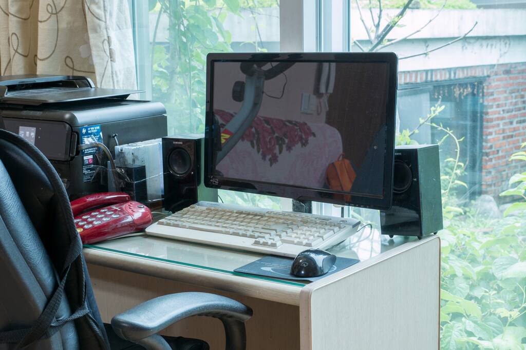 pc가 준비된 거실