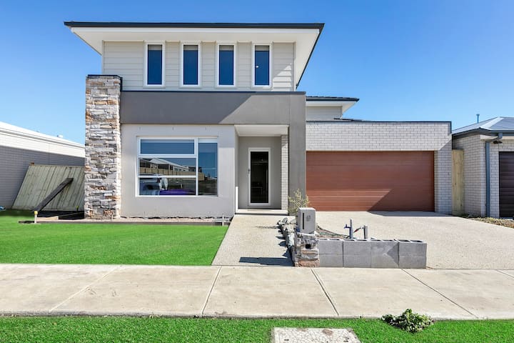 Private Bedroom with Ensuite in Torquay