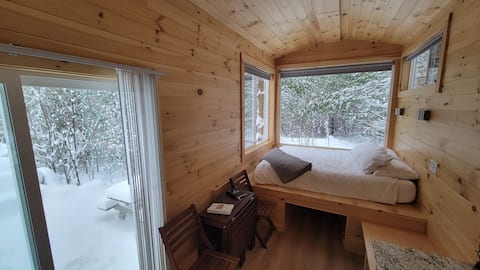 Trailside Stays - Tiny House in the Woods-Escape to Nature. Robin