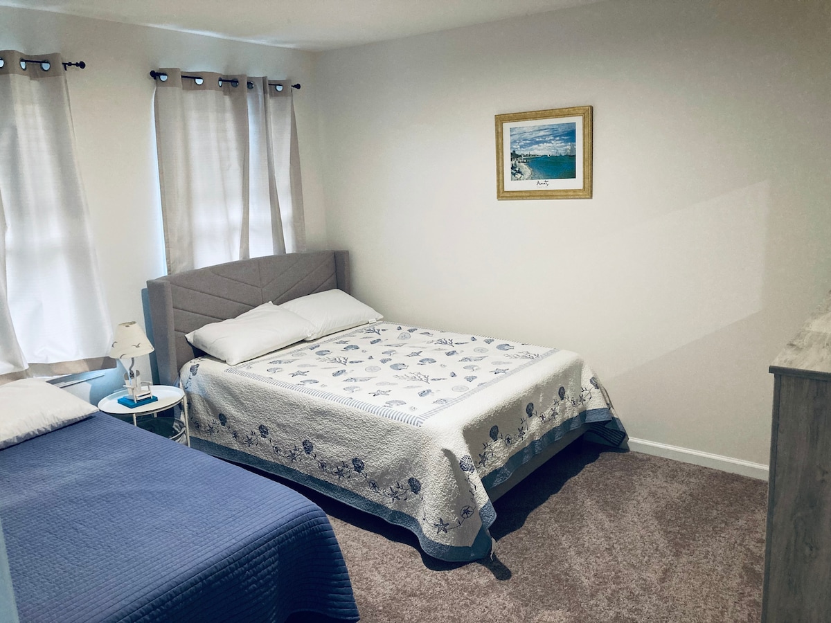 Chambre au 2ème étage avec lits jumeaux et double.