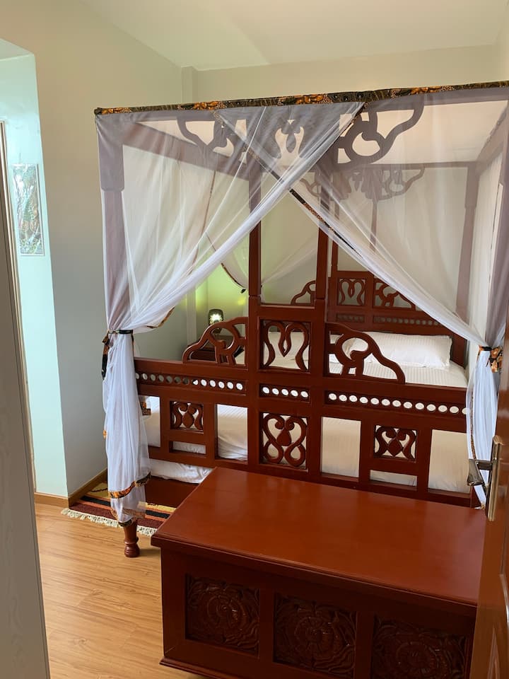 Segundo dormitorio con cama suajili Lamu