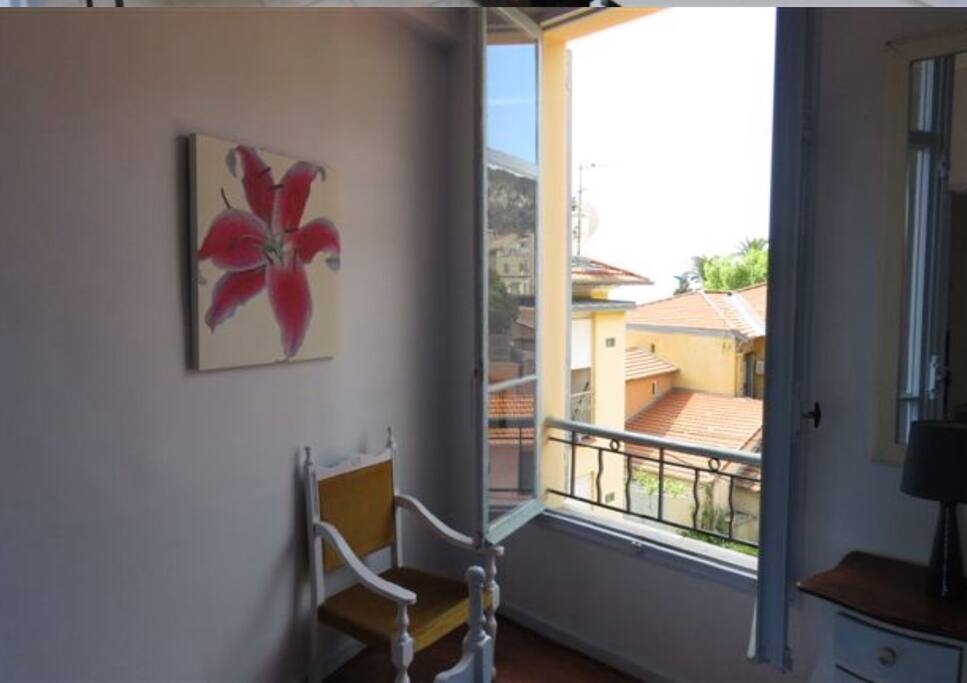 Bedroom with slight view of the sea :)