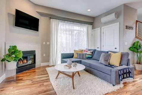 Heart of Arbor Lodge, Clean and Modern Retreat