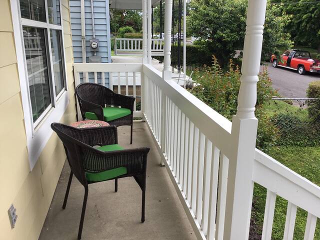 Spacious, Comfy, Close to Everything! gallery image 4