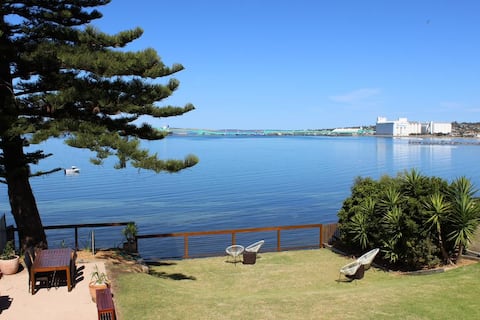Amazing Waterfont 2 bedroom villa + wifi + netflix