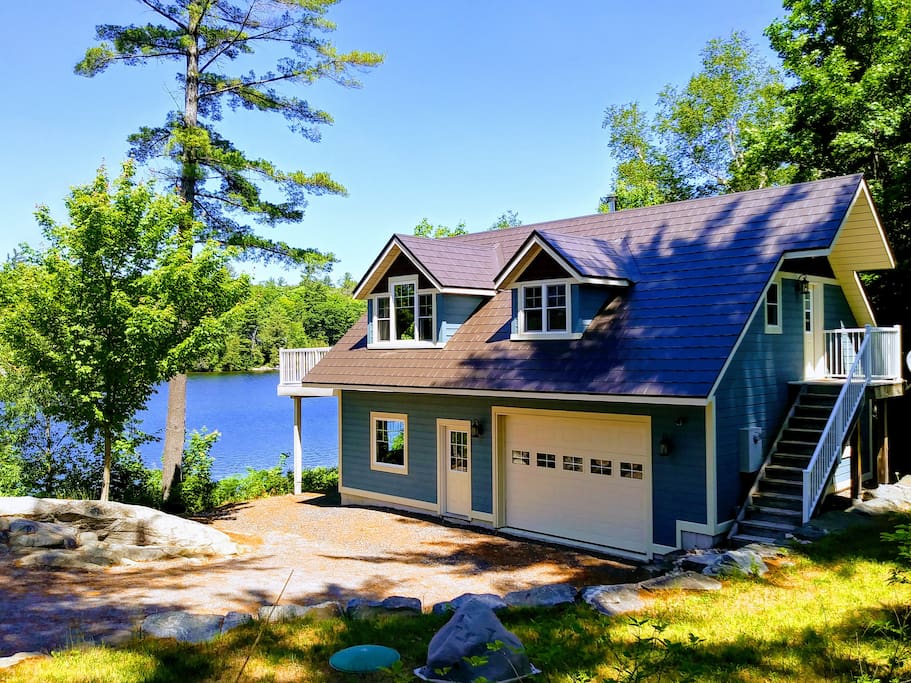 Stunning Waterfront Guest cottage Cottages for Rent in Seguin