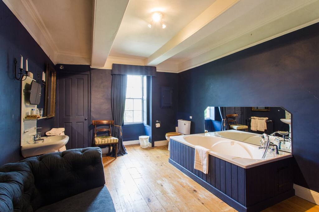 Large ensuite bathroom, bath with hand-held shower