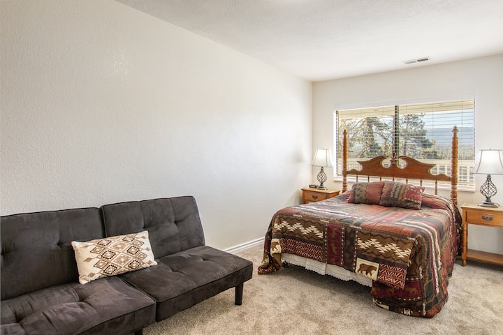 Upstairs bedroom #2 with 1 double bed and a twin futon.
