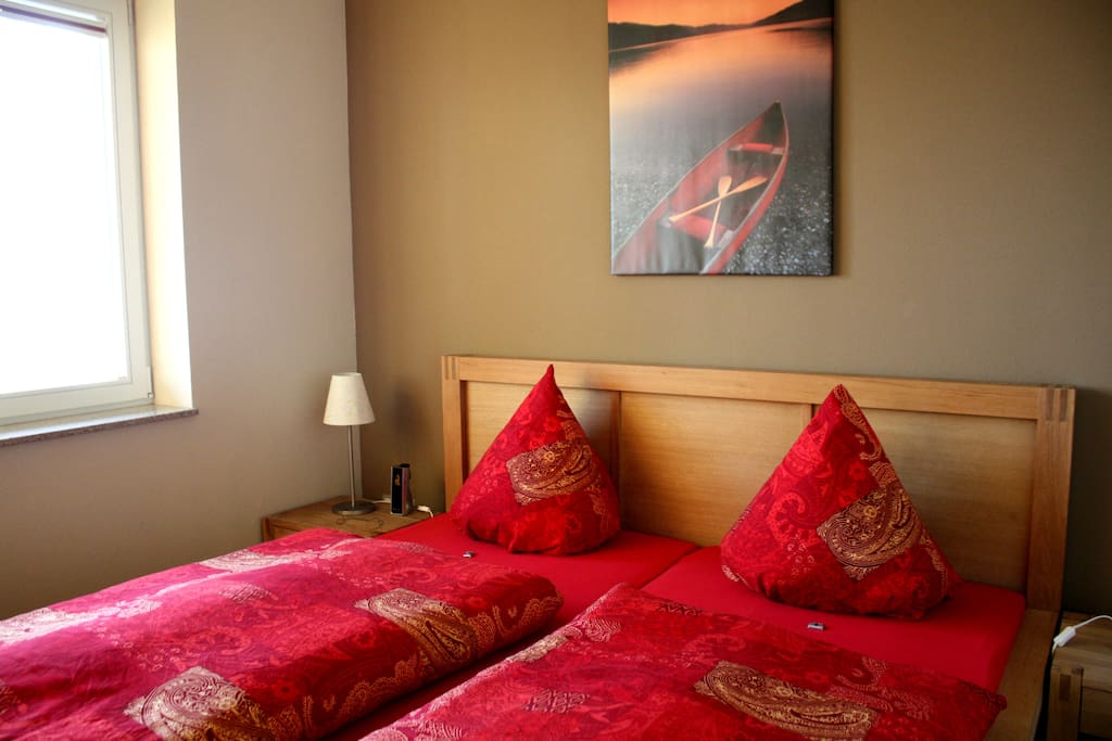Schlafzimmer 1