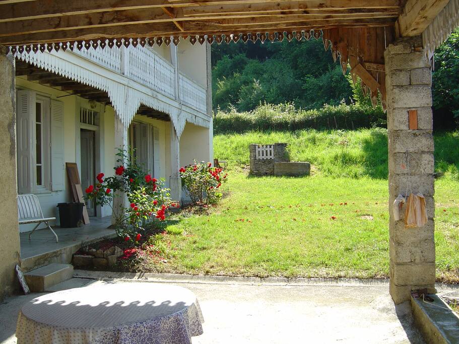 vue du jardin depuis l'auvent