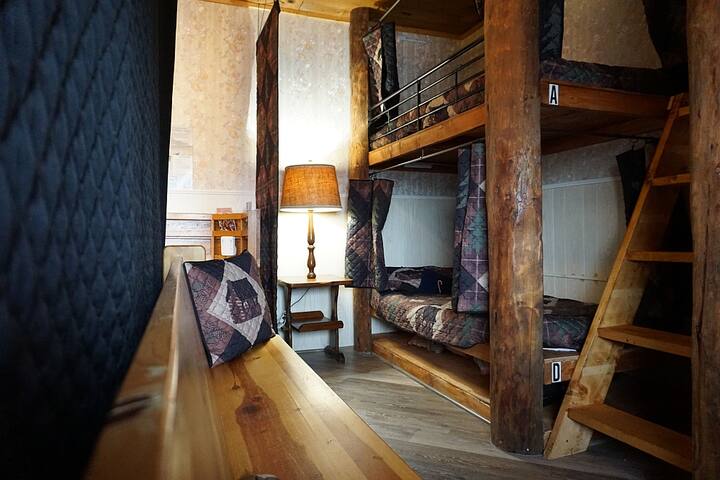 Alaskan Stoves Hostel: Common Area Bunk-A