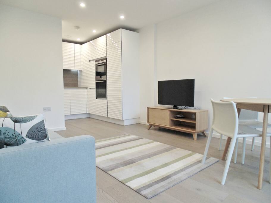 Lounge, kitchen & dining area