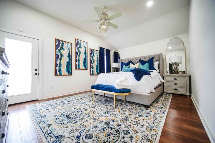 Luxe 3BR w/ fenced parking 2 miles to French Qtr gallery image 3
